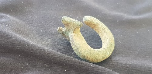 Very rare 14/15 hundreds bronze Sword belt hanger Please read description. L91g