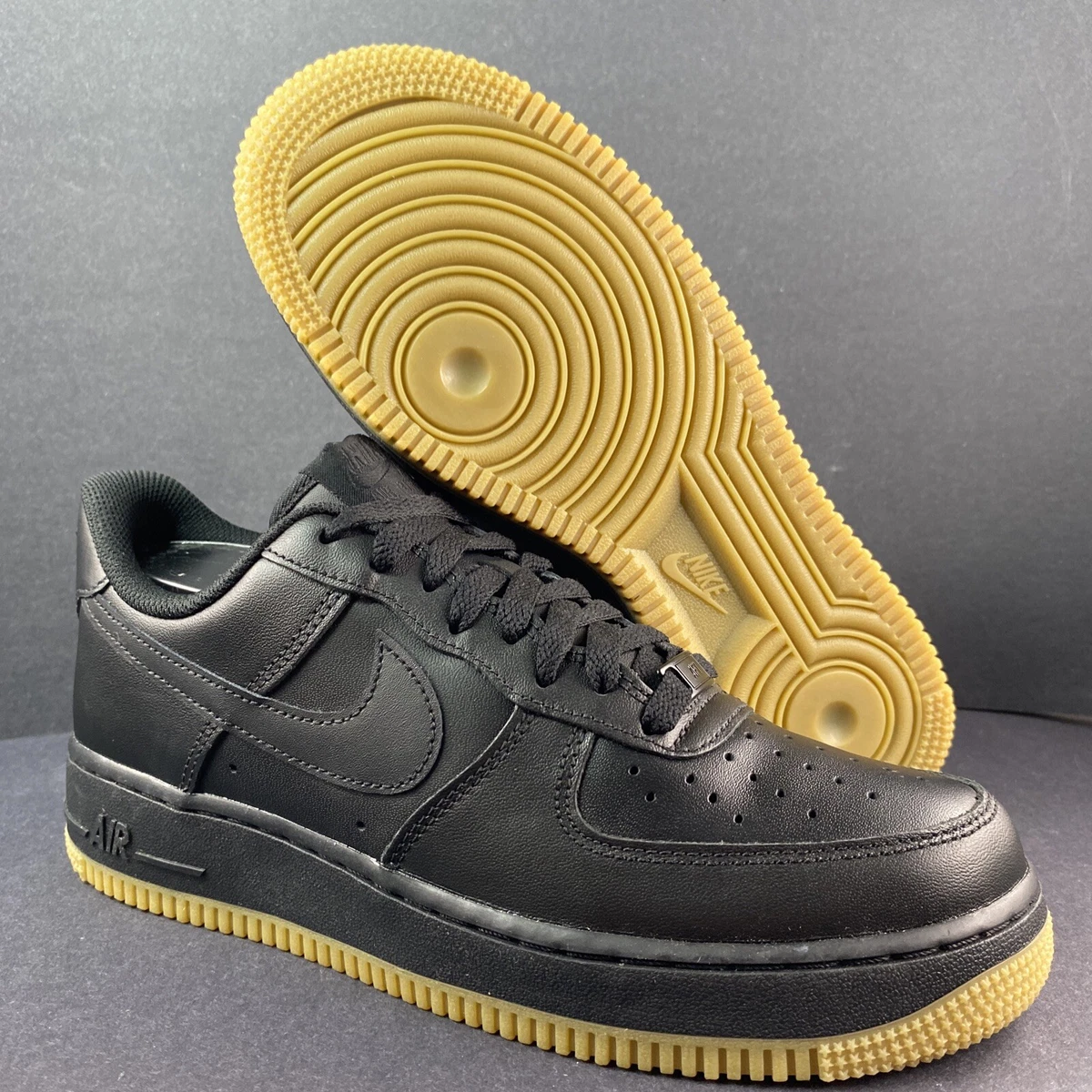 Nike Air Force 1 '07 - Black 7.5