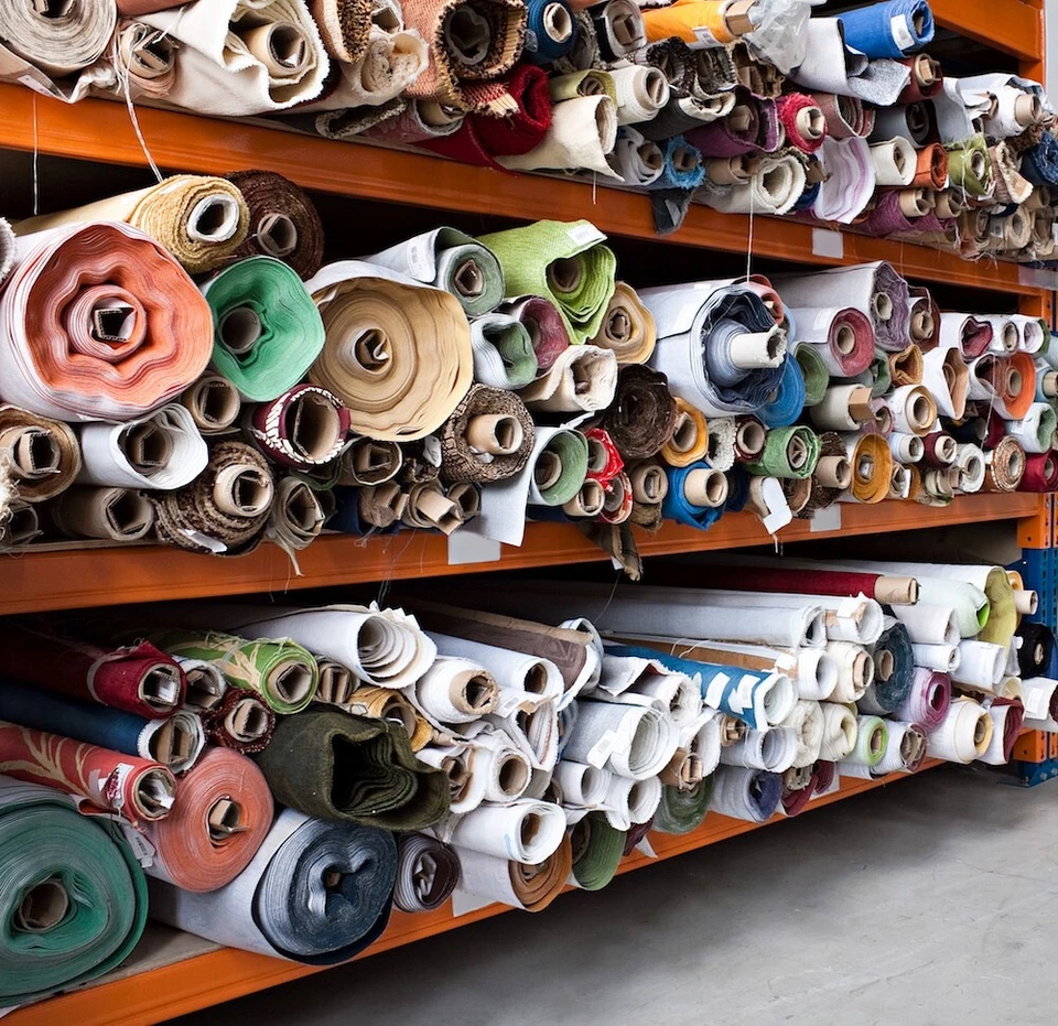 Rollo de tela 41 yardas, tapicería, mezcla de poliéster, 55 1/2" de ancho, liso, caqui Foto 3 de 3