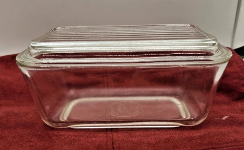 Vintage Pyrex with lid Covered Glass Rectangular casserole dish collectible VTG