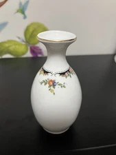 Vintage Wedgwood Bone China Bud Vase Osborne. Made In England 5 inches tall