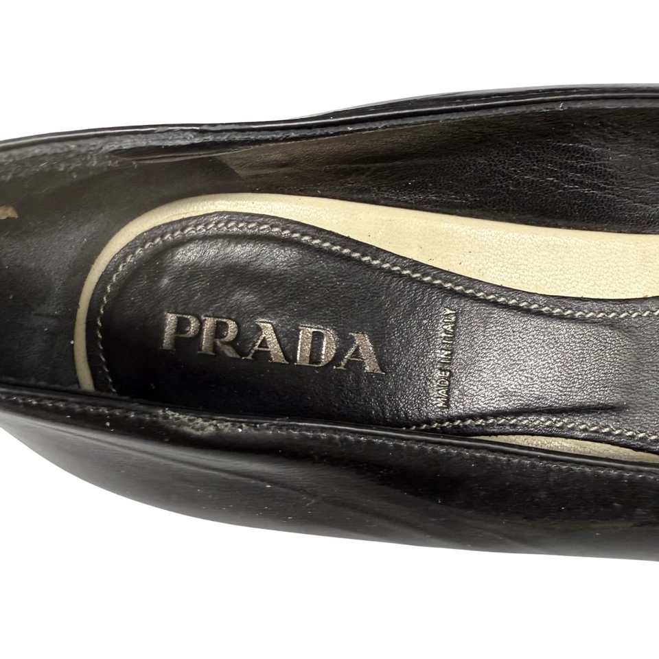 Prada Mujer Planos Talla 39/US 8.5 Negro Charol Punta Punta Entrecruzada Foto 2 de 4