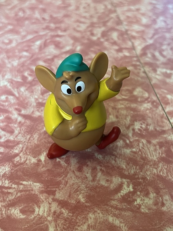 Disney Cinderella Gus Mouse Figurine 2021 Yellow Shirt Blue Hat Red Shoes