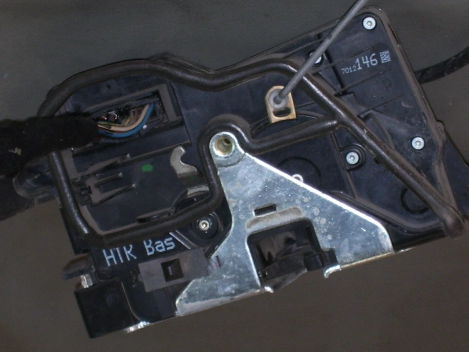 Conjunto de actuador de cierre de cerradura de puerta trasera derecha OEM BMW 745i 2002 #7012146 Foto 3 de 4