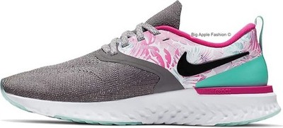 Size 8 Nike Women's Odyssey React Flyknit 2 Mesh Running Shoes in Gunsmoke/Fucia