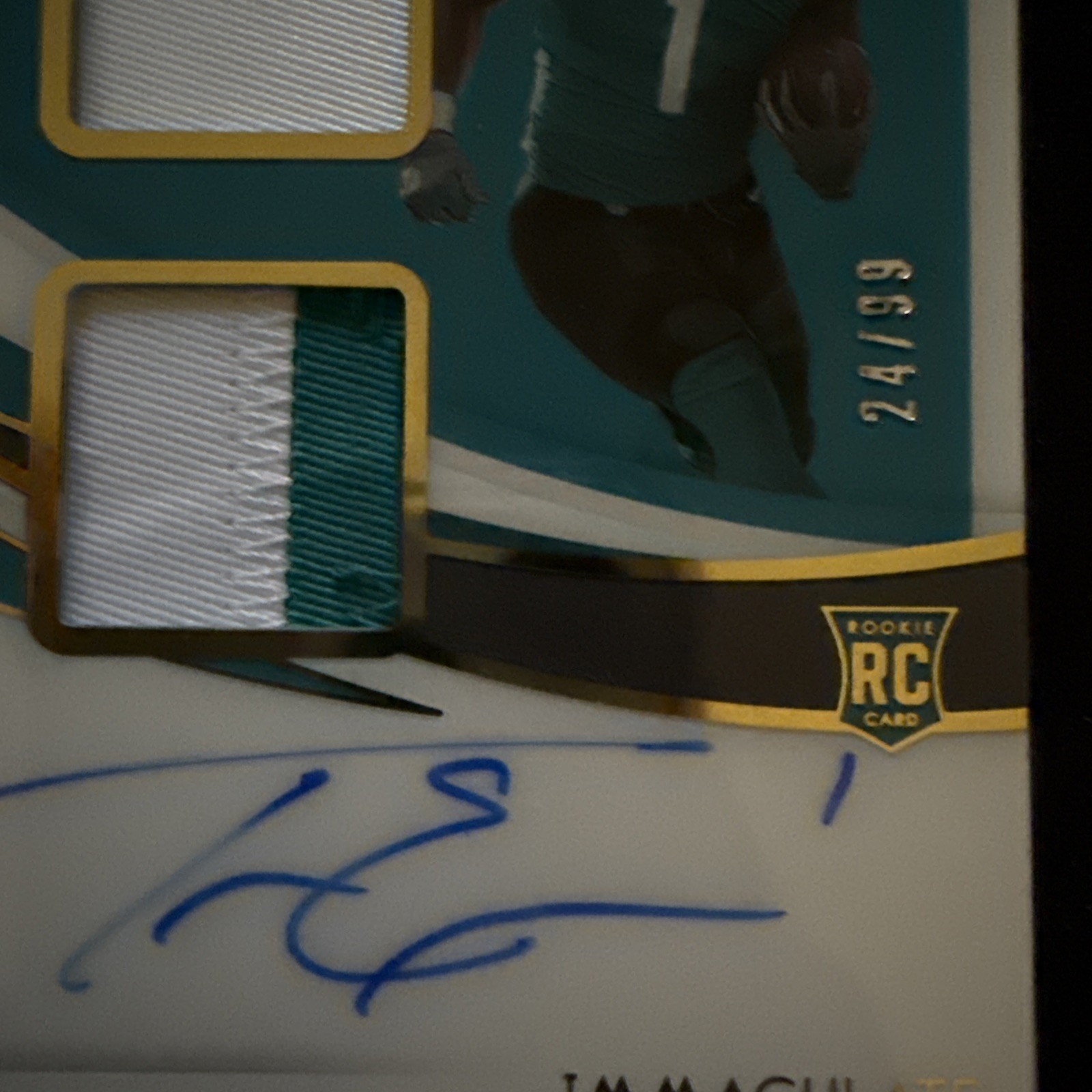 2021 Immaculate Rookie Dual Patch Autograph #ISP-TE TRAVIS ETIENNE JR. RC /99 view 5