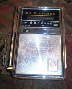 vintage General Electric 15 transistor AM/FM radio model P-975B  5x7.5  (7-4)