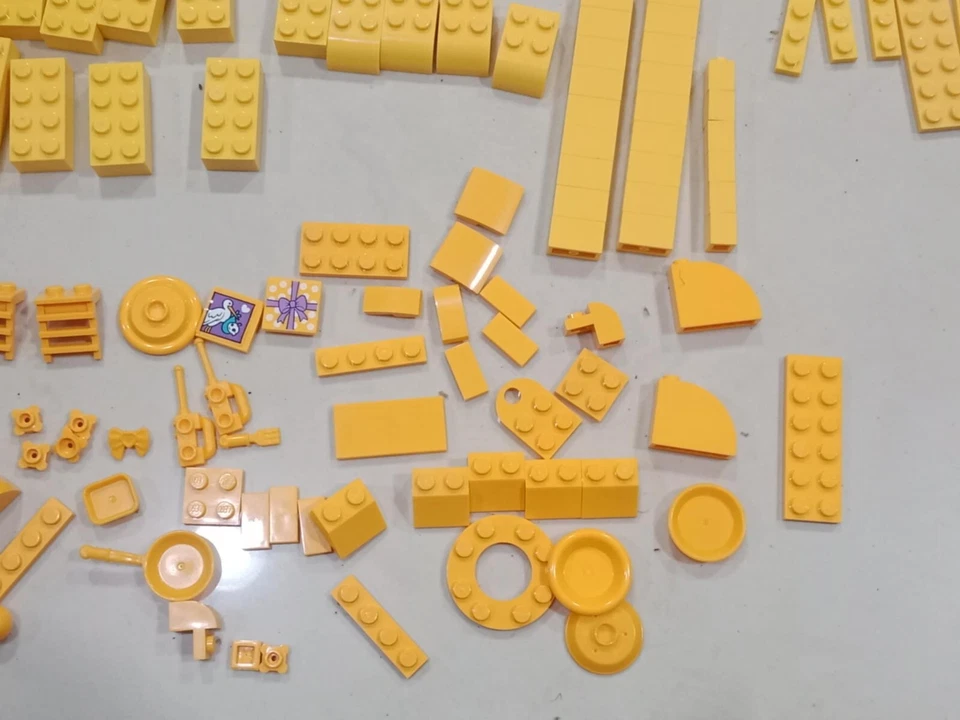 Giocattolo mini pezzi da parete mattoncini gialli Lego da 300 g da 10,5 once ... - Immagine 2 di 4