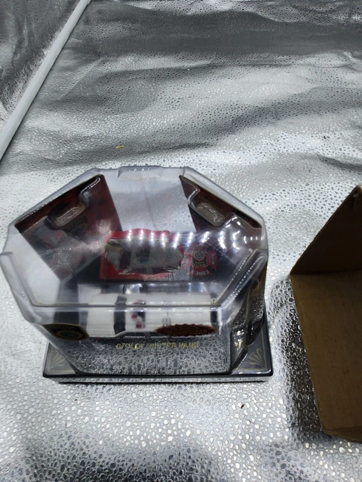 CODE 3 Collectibles Winter Park,Fl. BATALLION CHIEF Chevy SUBURBAN!!! MINT!!! - Image 4 of 4