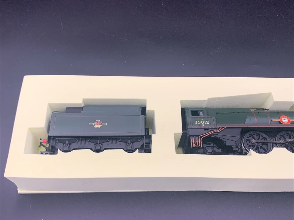 Hornby BR Merchant Navy Class United States Lines 35012 -Mint Condition - Image 2 of 3