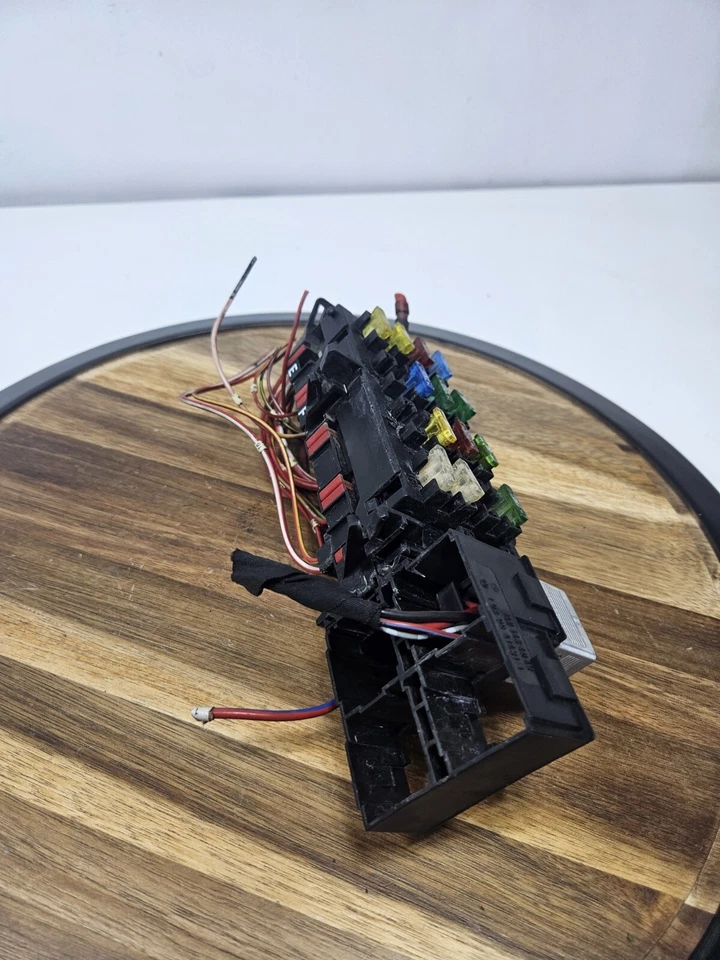94-99 MERCEDES W140 S320 S420 REAR TRUNK RELAY FUSE BOX MODULE - Image 3 of 4