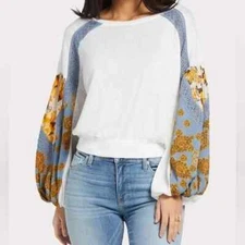 FREE PEOPLE White Blue Knit Boat Neck Stretch Floral Thermal Top Size Medium