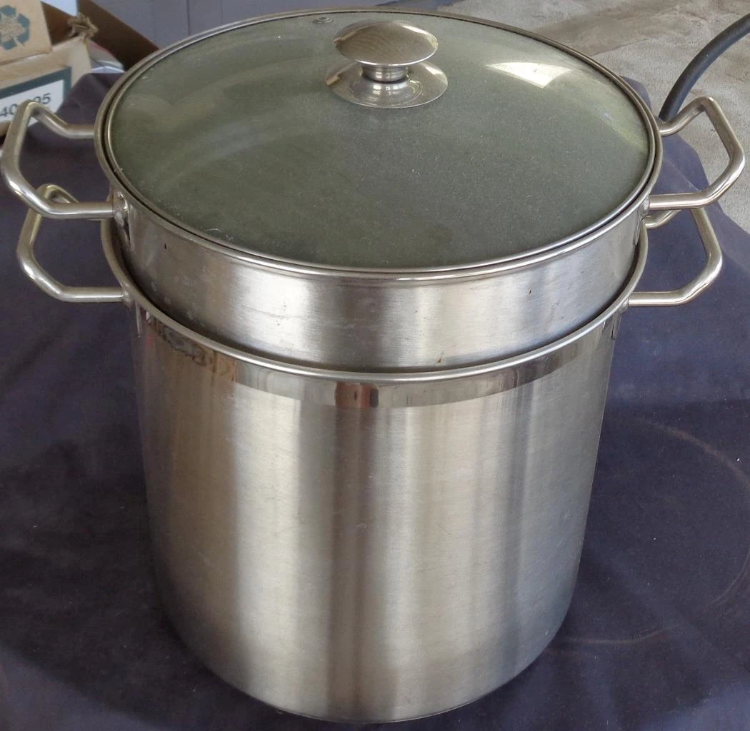 Kirkland Stainless Steel 10 Quart Stock Pot with Strainer/Steamer and Lid –  USED