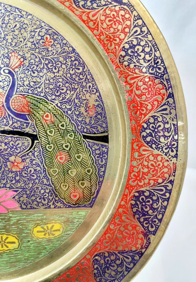 Plato de pared multicolor decorado de latón macizo vintage con pavos reales/hecho en India Foto 4 de 4