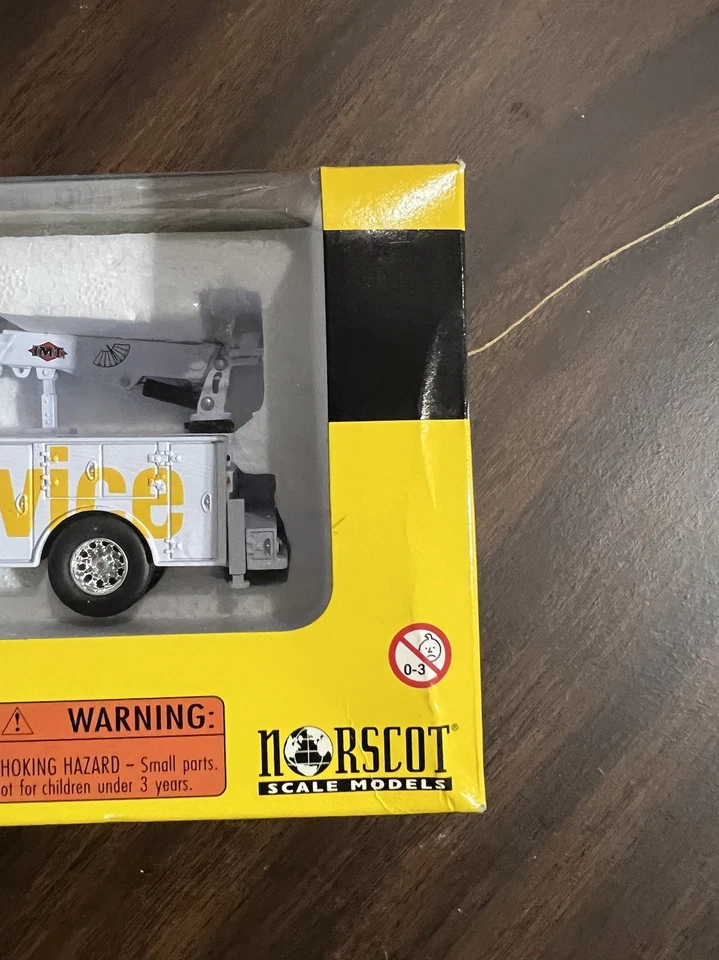 NORSCOT 1:50 Scale CAT Dealer Service Truck 55118-New In Box-Read Description - Image 4 of 4