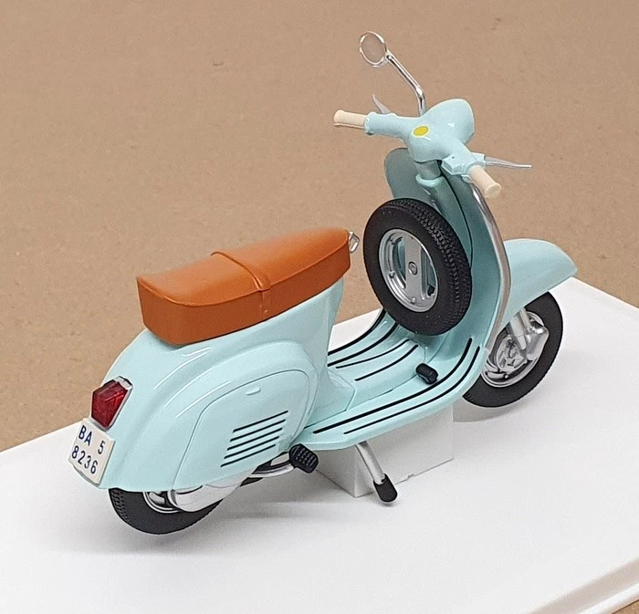 Norev 1/18 Scale 182081 - Vespa 50 N Scooter Motorbike - Aquamarine Blue - Image 2 of 4