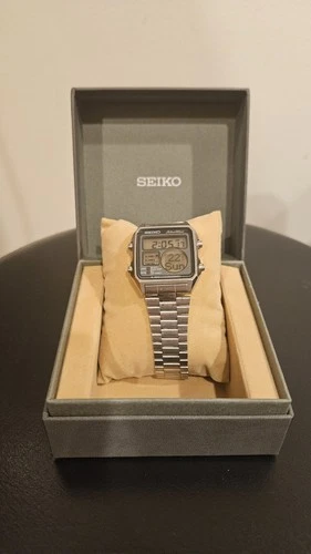 SEIKO D138-5030 Running Man Watch LCD Chronograph Alarm - Serviced with Box
