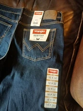 Wrangler Jeans Mens 32x32 Blue Relaxed Fit Bootcut Stretch Denim 5 Pockets NWT