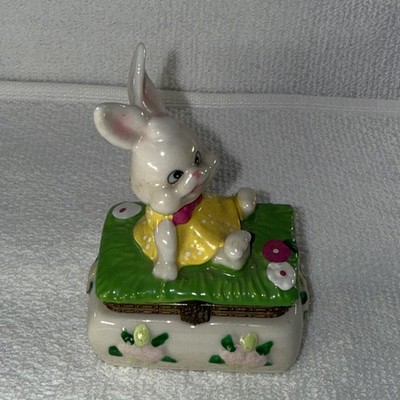 Vintage Bunny Rabbit Trinket Box Porcelain Hinged Easter Rabbit-zz9