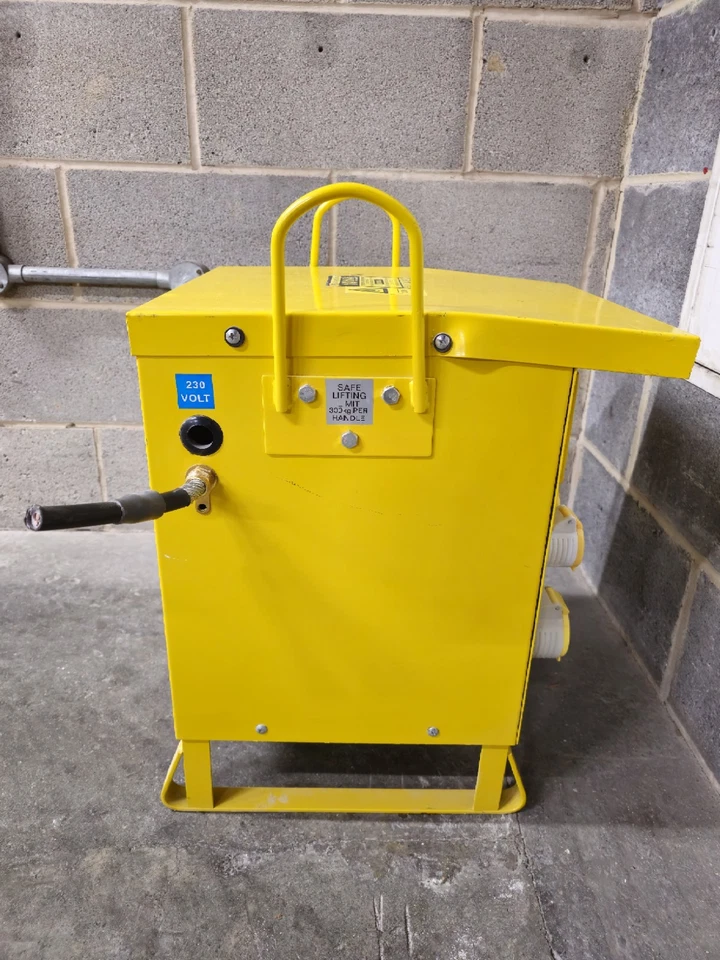 Electro Wind Site Transformer 10va 230v-110v 4x16A 2x32A Outlets - Image 3 of 4