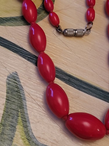 Gorgeous Graduated Red Glass Bead Necklace - Picture 2 of 4