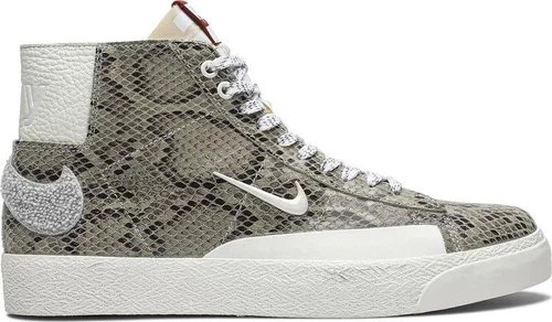 Nike Soulland x Blazer SB Mid FRI.day 03