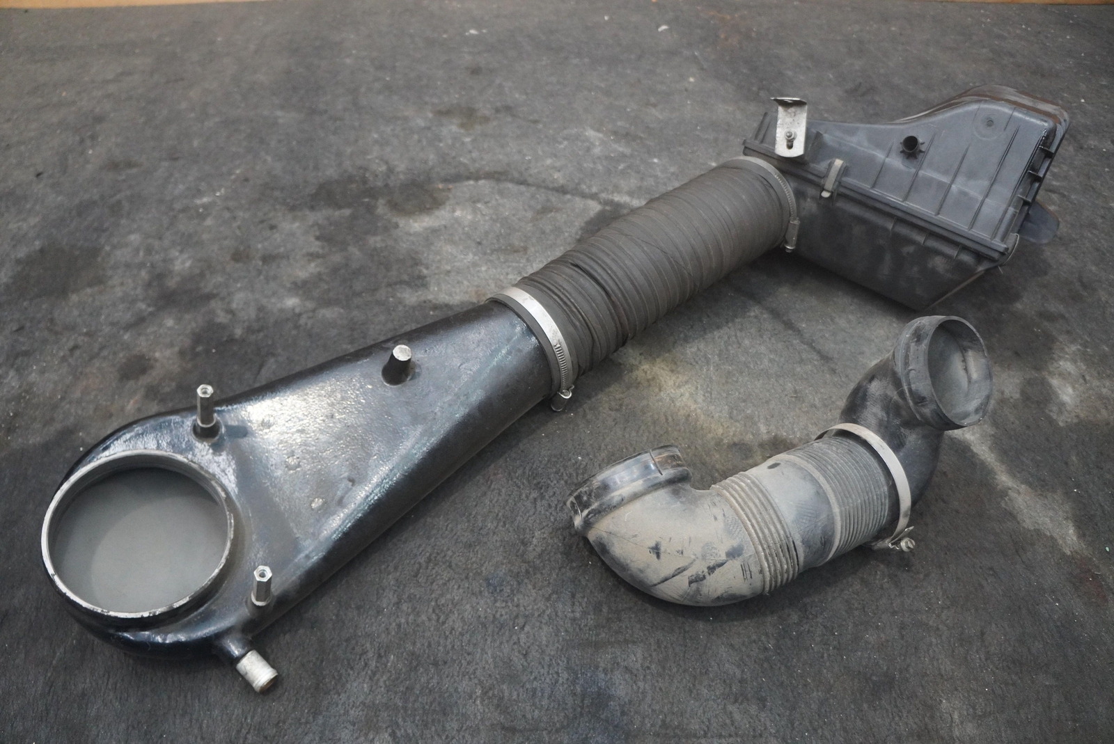 Air Cleaner Filter Box Duct Intake Assembly UE70071 OEM Bentley Mulsanne S 1988