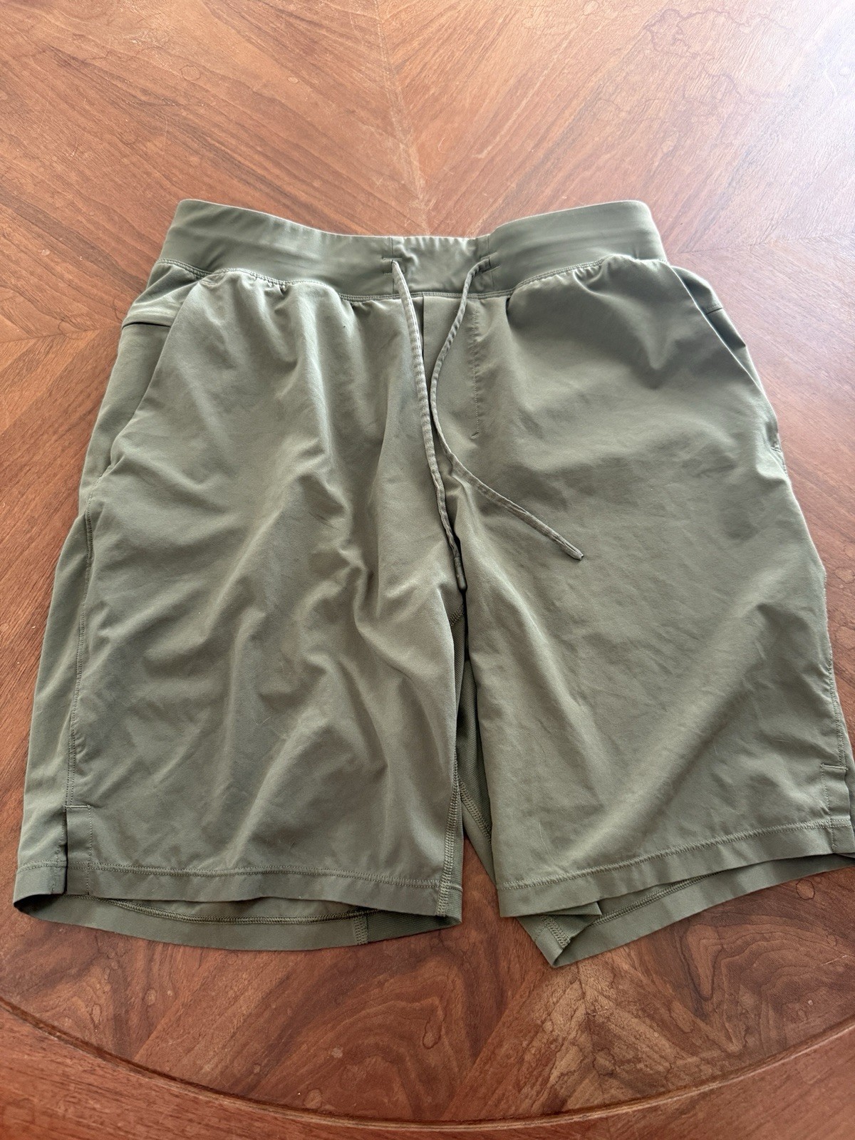 Lululemon Men's Olive Athletic Shorts Size Medium Drawstring Stretch