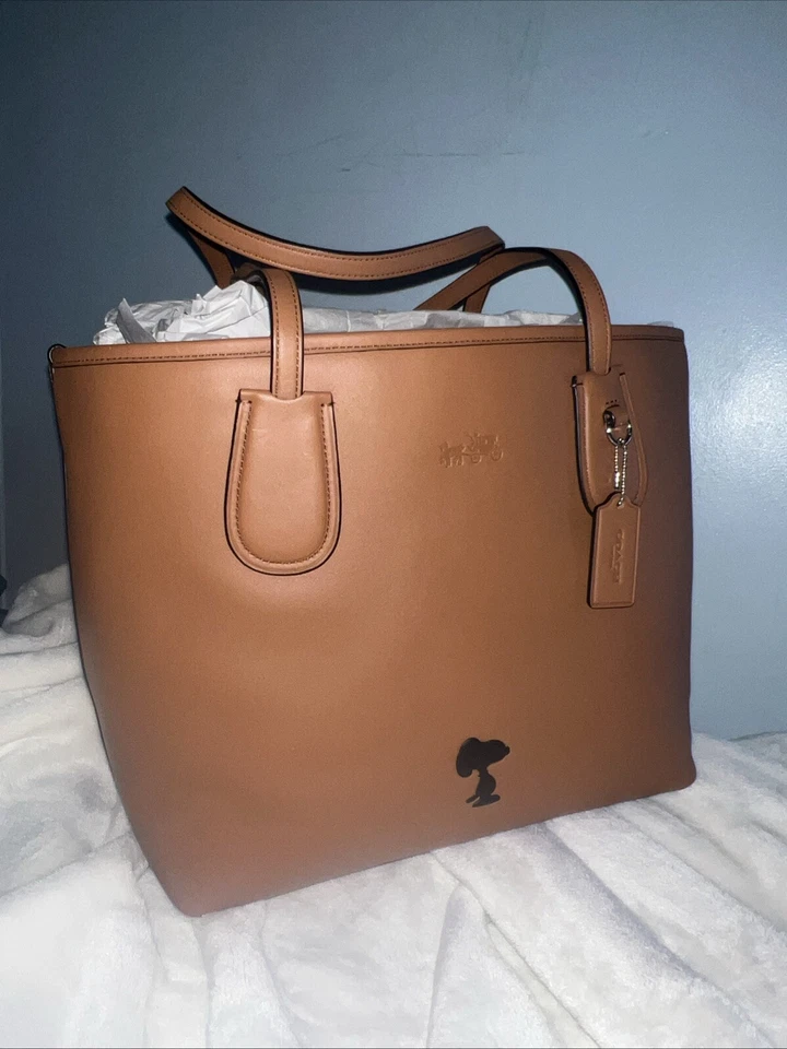 Autêntica bolsa de mão Coach Snoopy Collaboration - Imagem 3 de 4