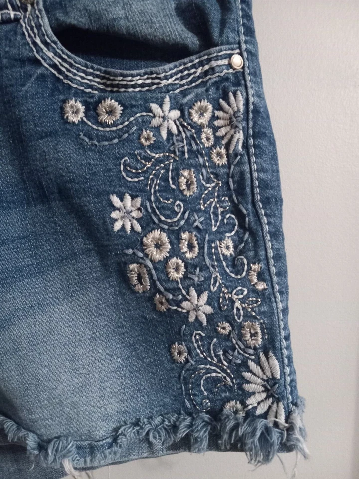 Pantalones Cortos Boho Playa Boho Amethyst 13 Denim Bordados Azul Floral Informal Botón Mosca Foto 3 de 4