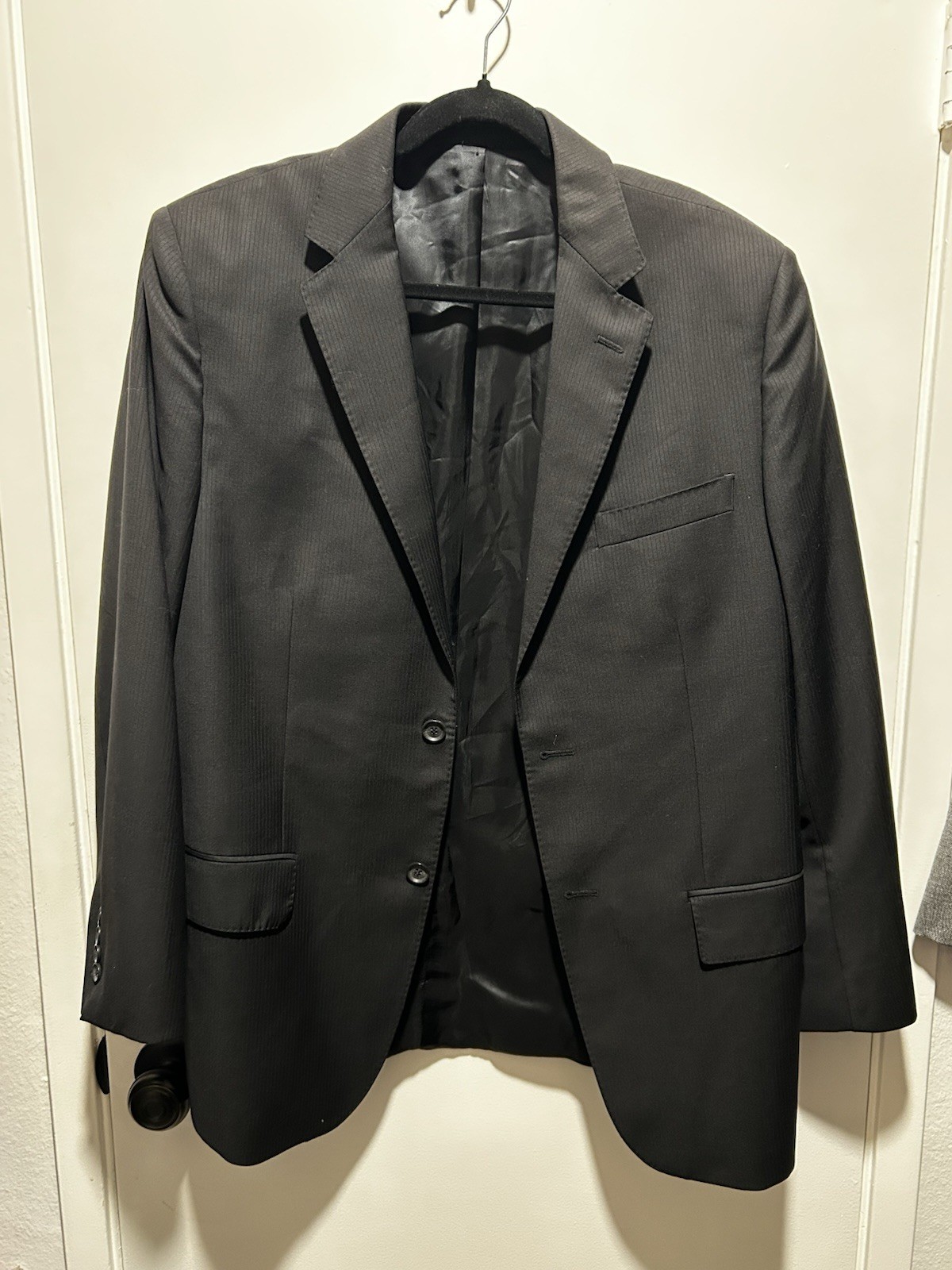Valentino Roma Men's Black 2pc Suit 44R 34W 27in Single-Breasted 2-Button