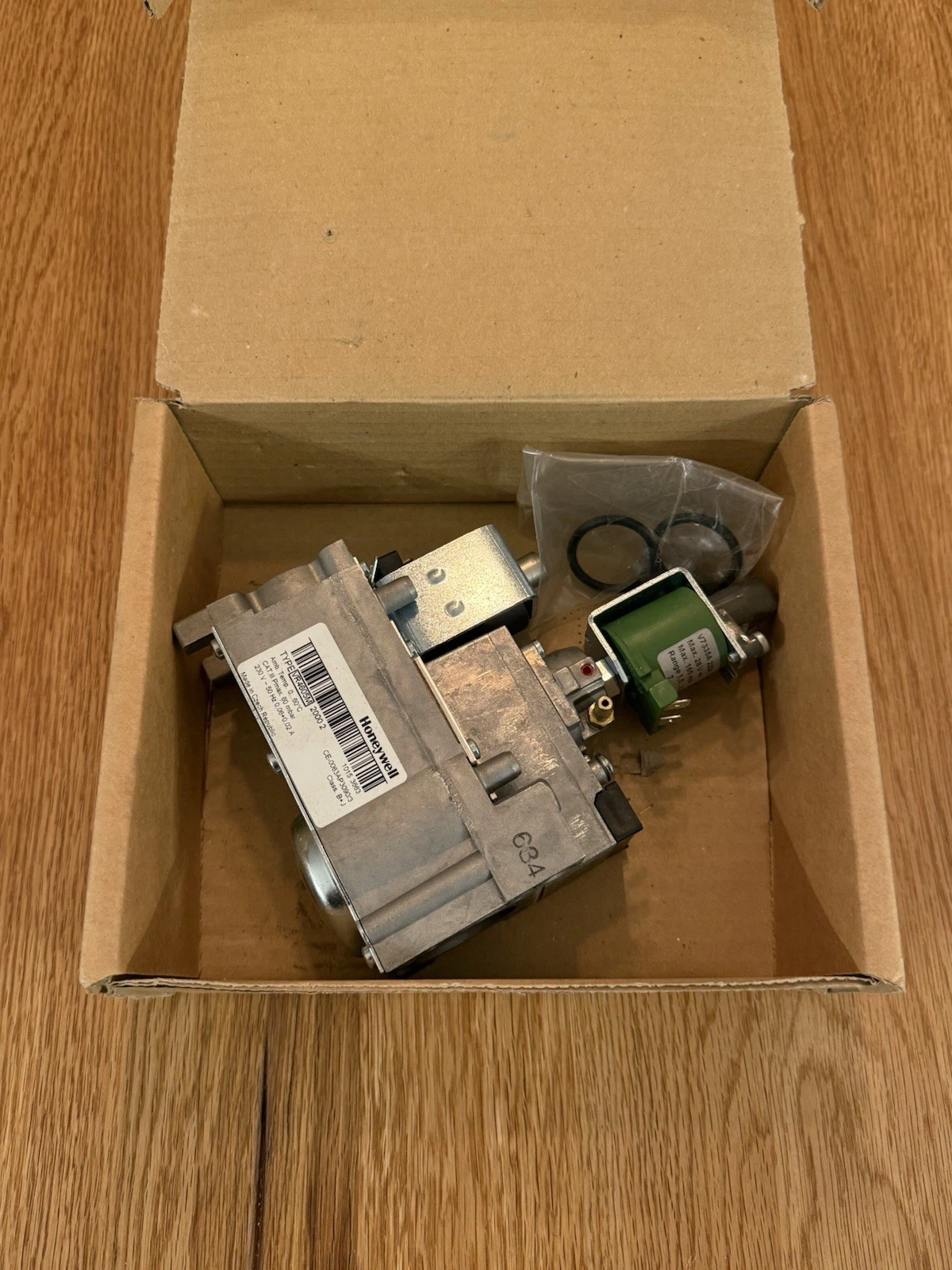 Worcester 350 NG FSN COMBI VR4605M2000 Gas Valve 87161567030 - Brand New Boxed 2