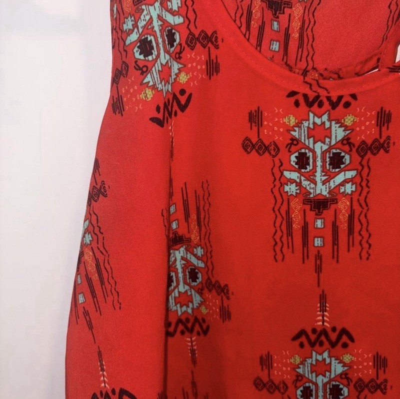 Red & turquoise Aztec print flowy cropped tank • opened back • size small