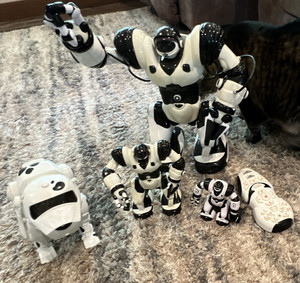 WowWee Remote Control Robot Toy Lot w/ Remote Controller Black & White lot