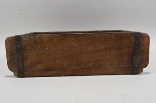 C71O08 Antike Holz Ziegelform mit Eisen Bereifung