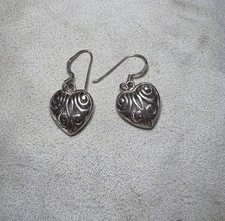 sterling silver heart dangle earrings . 2.9g