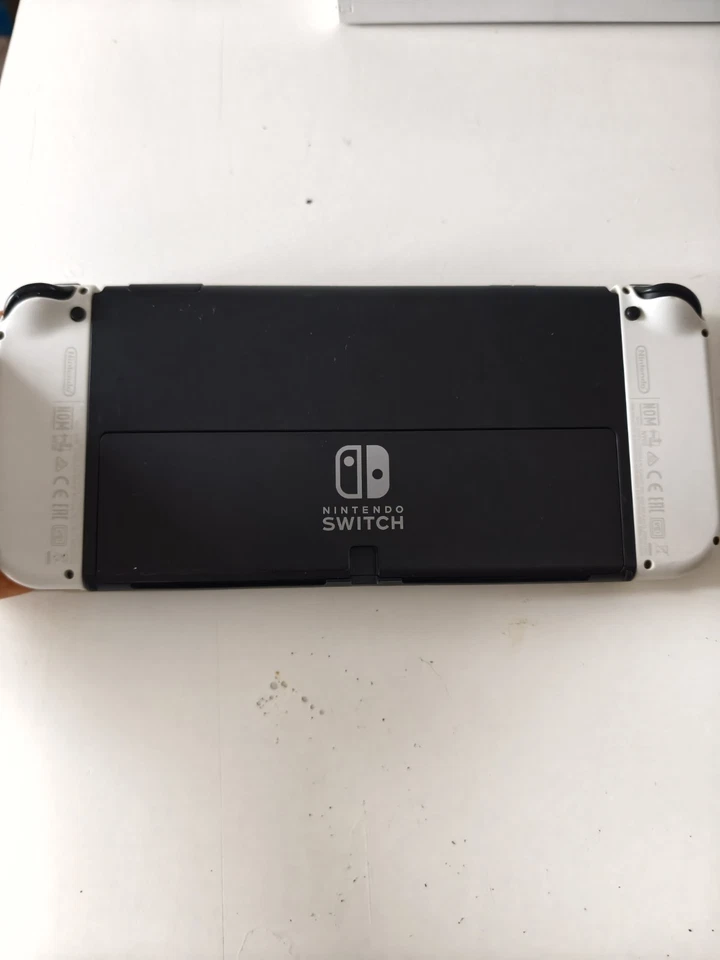 Nintendo Switch OLED, foto 2 di 3