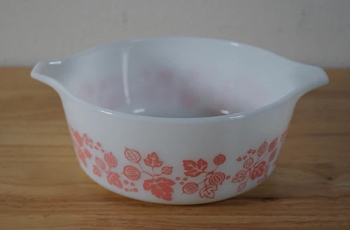 Vintage Pyrex White w/Pink Gooseberry 1 1/2 Pint Casserole Dish #472