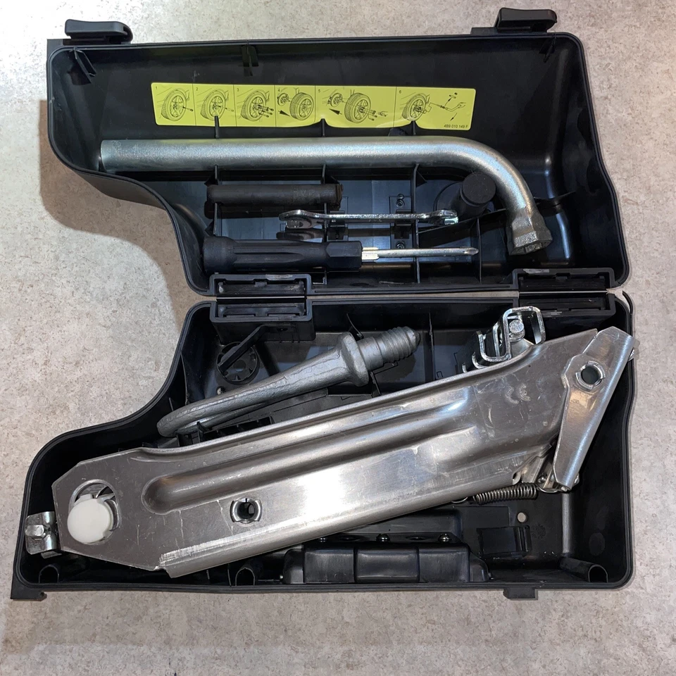 GENUINO 1998 2005 AUDI ALLROAD QUATTRO AVANT GATO ELEVADOR DE EMERGENCIA CAJA DE HERRAMIENTAS Foto 3 de 4