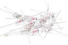 30x Vintage Styroflex Audio Capacitor Siemens Typ B33063, 220 pF / 630 V, NOS