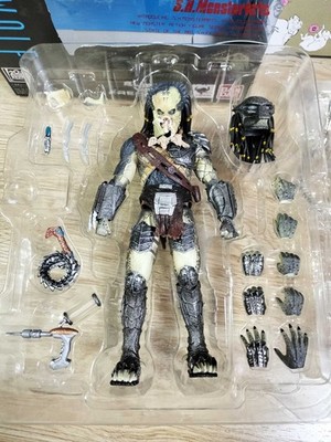 Bandai Tamashii Nations S.H. MonsterArts Predator Wolf Action