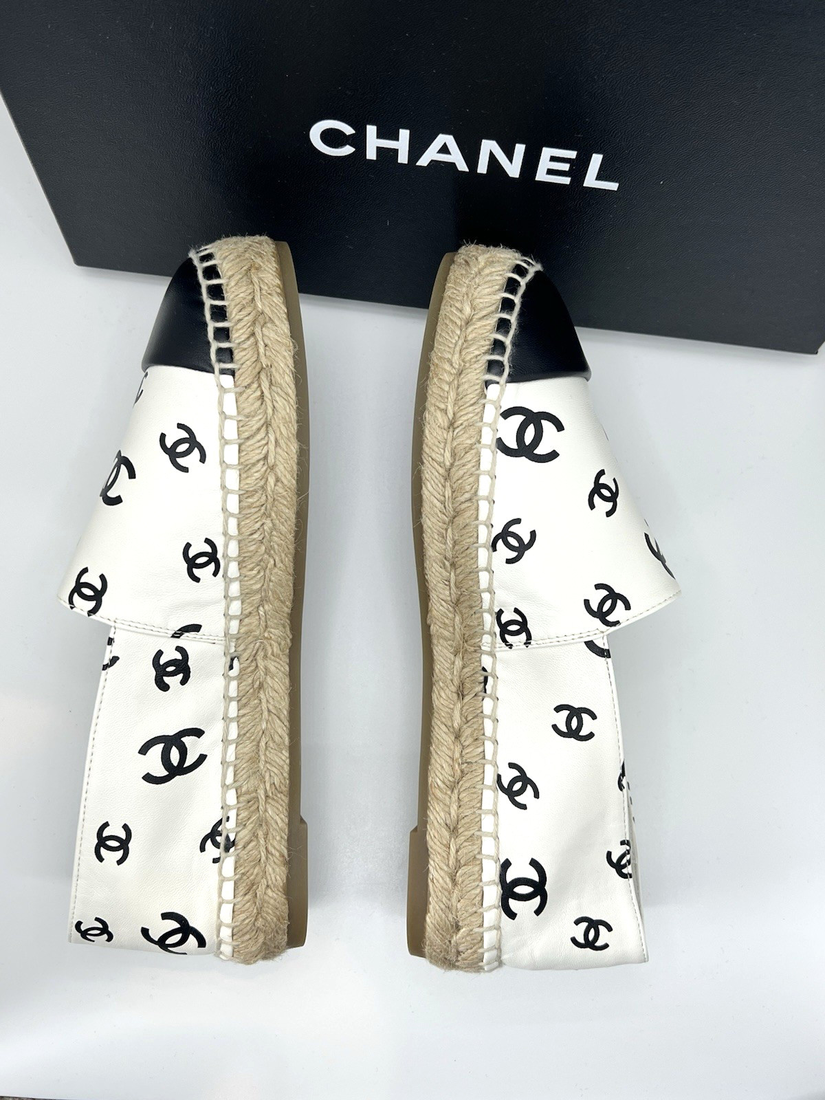 BNIB RARE SOLD OUT Chanel CC Logo Black White Lambskin Leather Espadrilles Sz 38 image 4