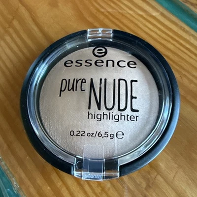 Essence Pure Nude Hilighter 10 BE MY HIGHLIGHT full size subtle natural finish - Image 1 of 2