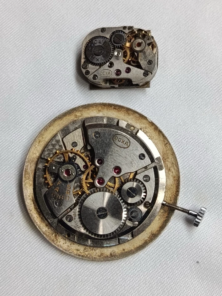 Lote de 2 movimientos de reloj Doxa trabajo. Funcionamiento 25,5 y 12,1x15,5. Foto 2 de 2