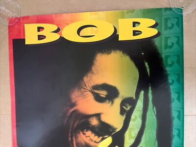 Poster Bob Marley Leaning Guitare Reggae Rasta - Affiche Musique Légendaire 91,4 X 61 Cm, Officiel & Qualité Premium