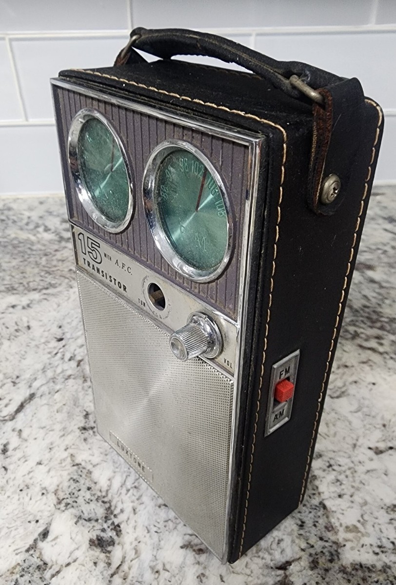Two Vintage Transistor Radios ▪︎ Lloyds 8R-35B and Luxtone Two Vintage Transistor Radios ▪︎ Lloyds 8R-35B and Luxtone