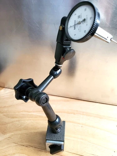 Mitutoyo Dial Indicator Verticle 513-452-10 & Noga Indicator holder w/ Mag. Base