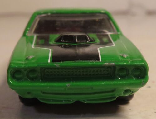 2017 Hot Wheels '70 Dodge Hemi Challenger Green Muscle Mania 1:64 Toy Race Car - Picture 3 of 15