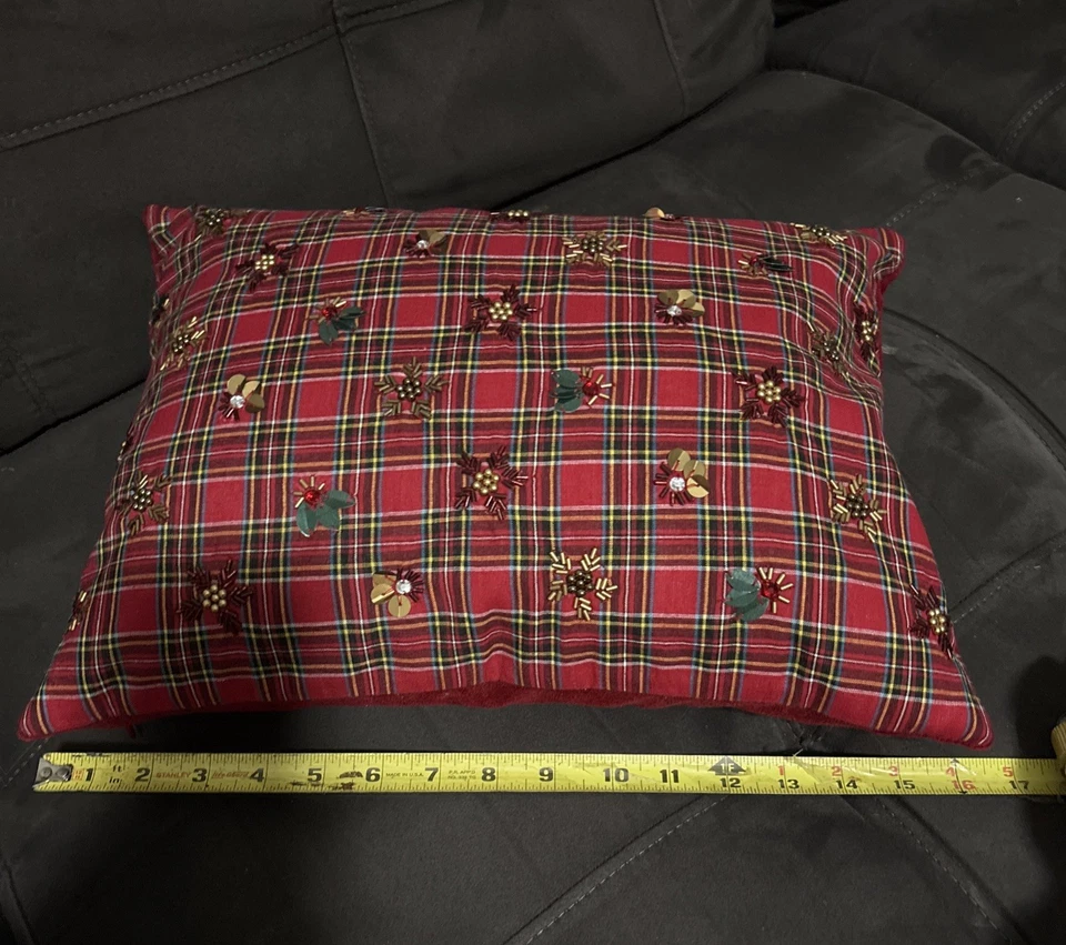 Almohada lumbar Pottery Barn a cuadros con joyas 12"x16” Navidad vacaciones cuentas Foto 4 de 4