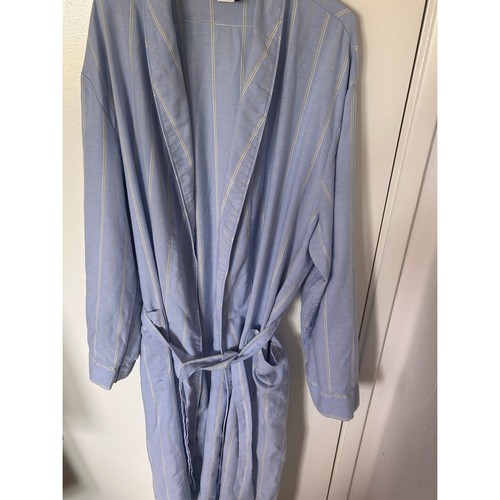 Classic vintage Austin Manor XL men's robe featuring a light blue body.
